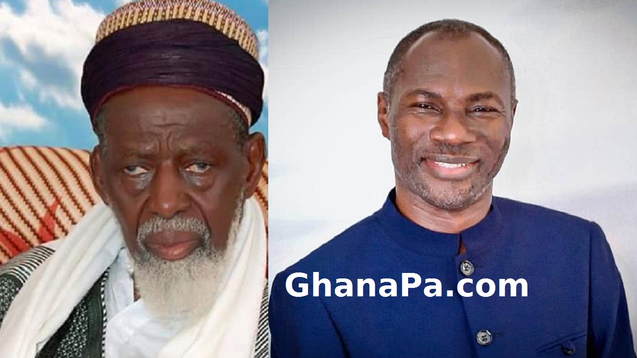 Ghana Chief Imam Dr. Sheikh Osman Laid Hands On A Pastor, Prays For Him 